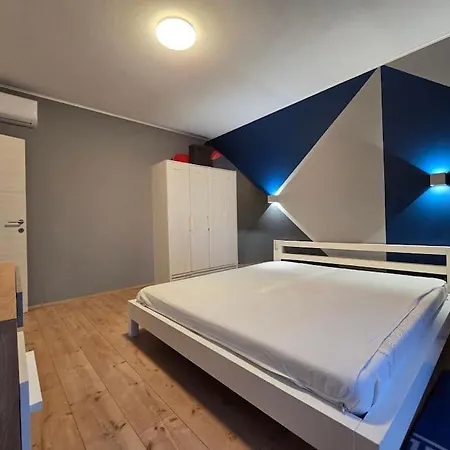 Luxury Split